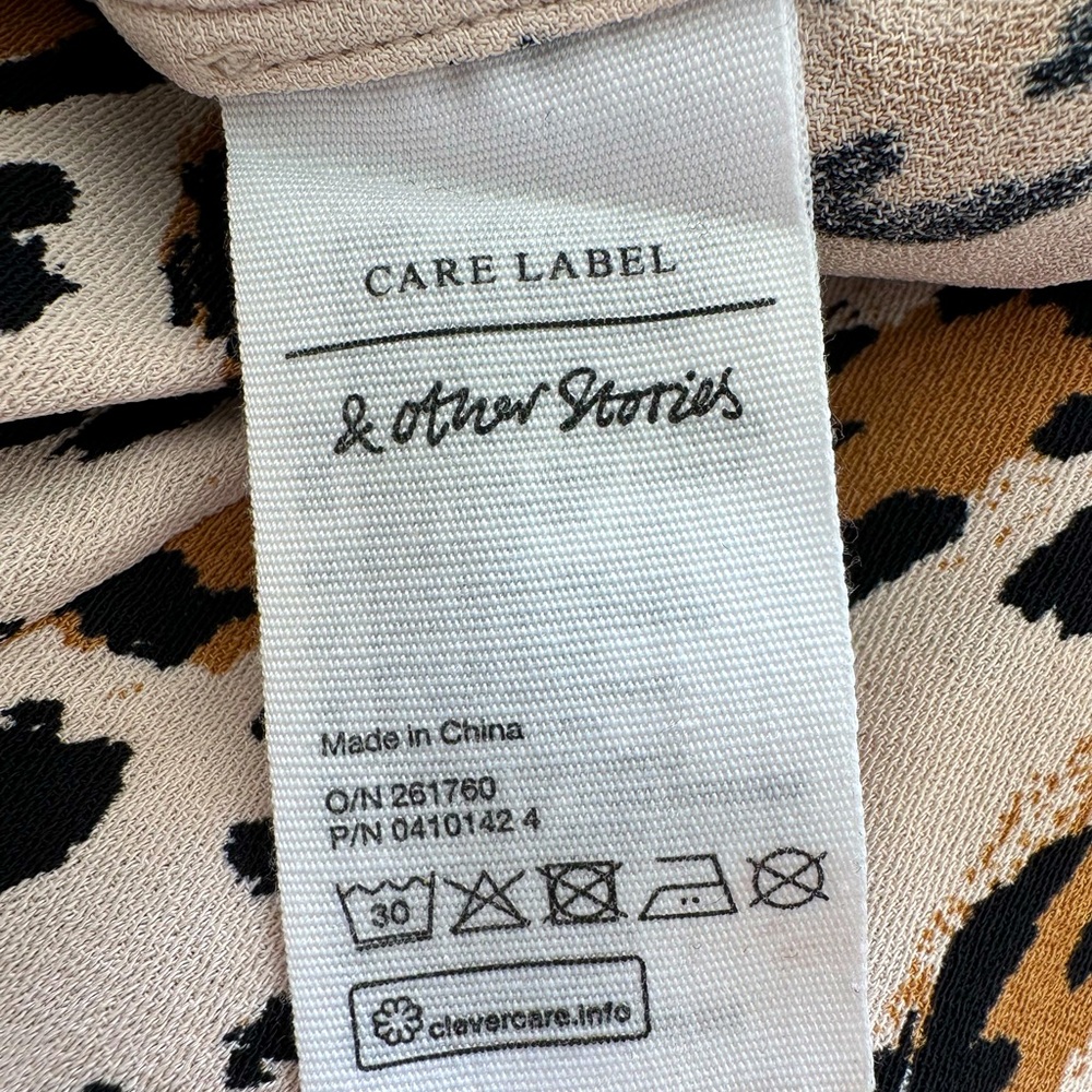 & Other Stories Leopard Print Keyhole Blouse. Size 4 - Picture 4 of 7